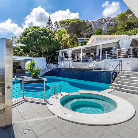 Cjp 329 Bay Villa